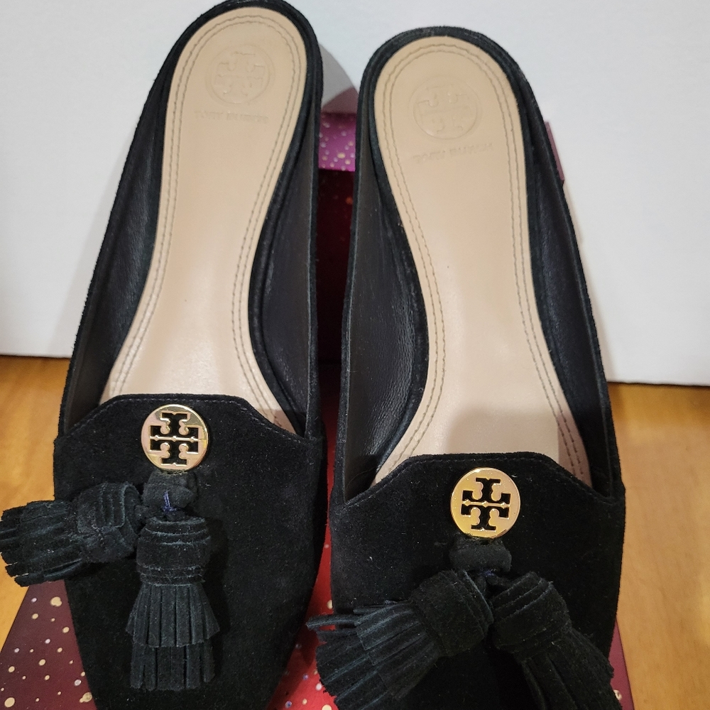 Tory Burch velvet slippers size fit like 8M or 7.5M